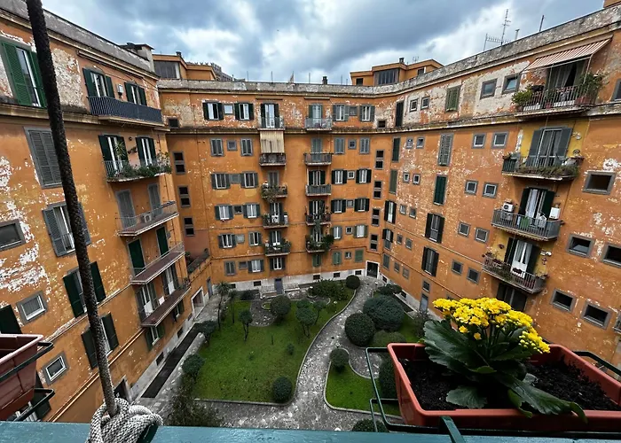 Vatican Attic * Ρώμη